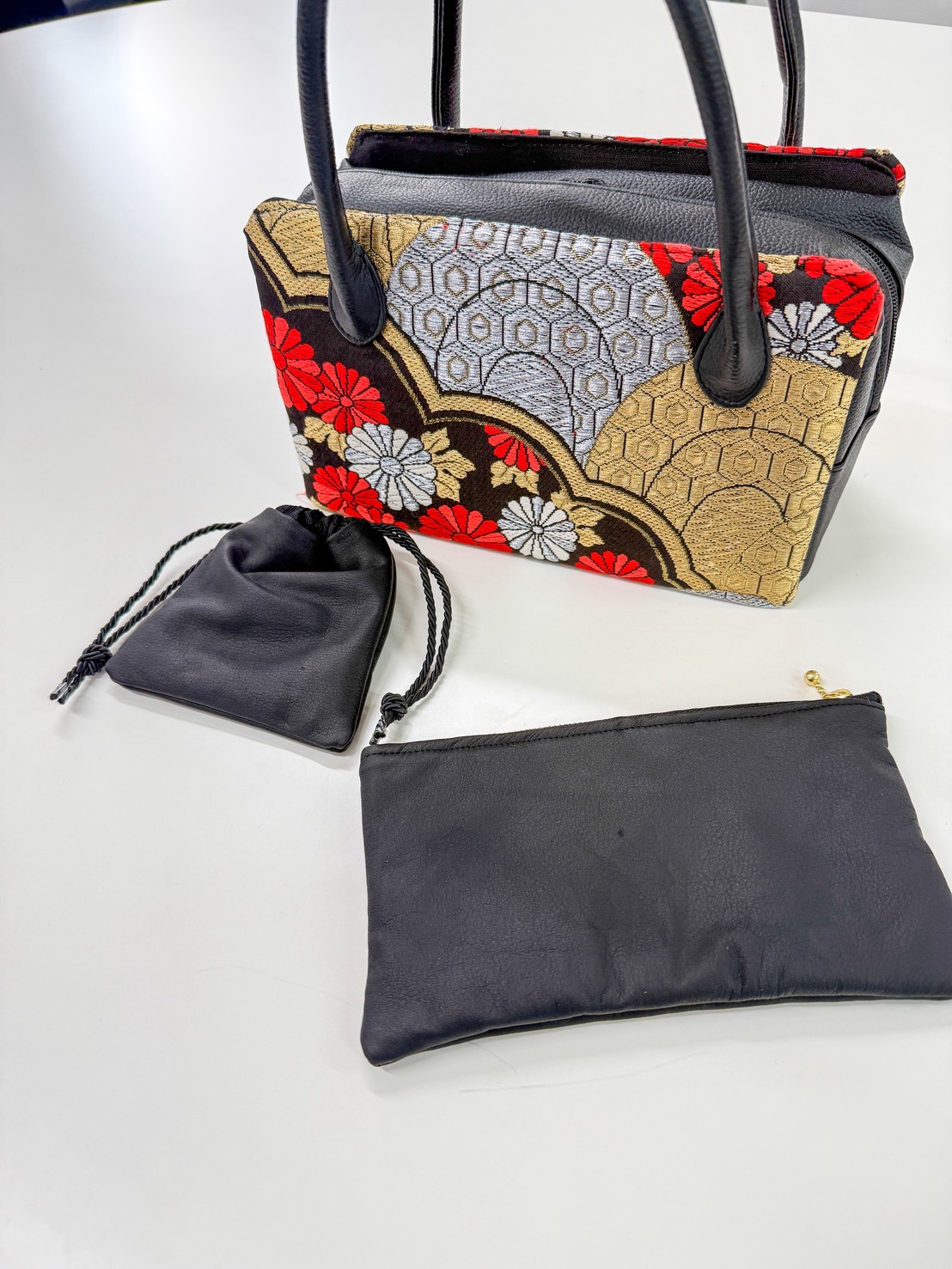 Signature three-piece set